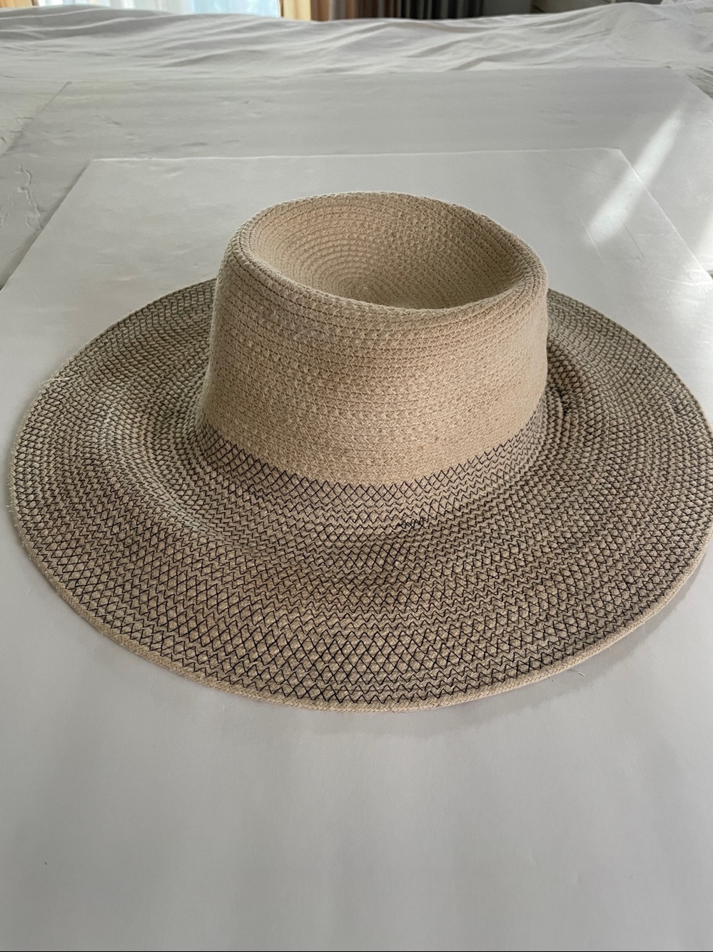 GAP Cotton Blend Packable Woven Floppy Summer Hat Tan/Black Threads